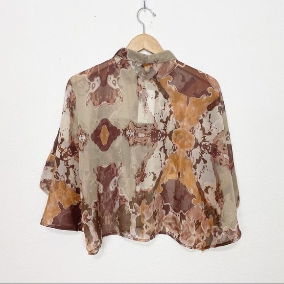 ✨Covet✨Watercolor effect Button Down Top🌹 - Picture 4 of 9